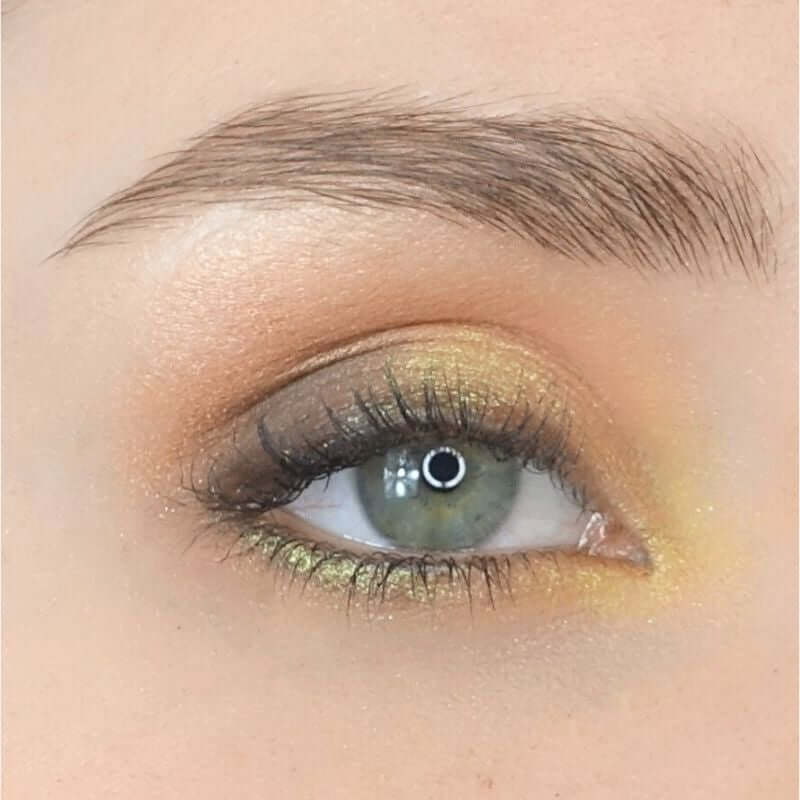 Eye makeup with gelbem Eyeshadow Cringe
