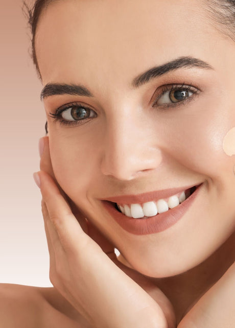 Vloeibare foundation in verschillende tonen, natuurlijke foundation voor een perfecte huidlook.