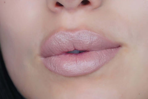 Effortless lipstick Bare