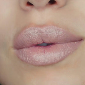 Effortless lipstick Bare