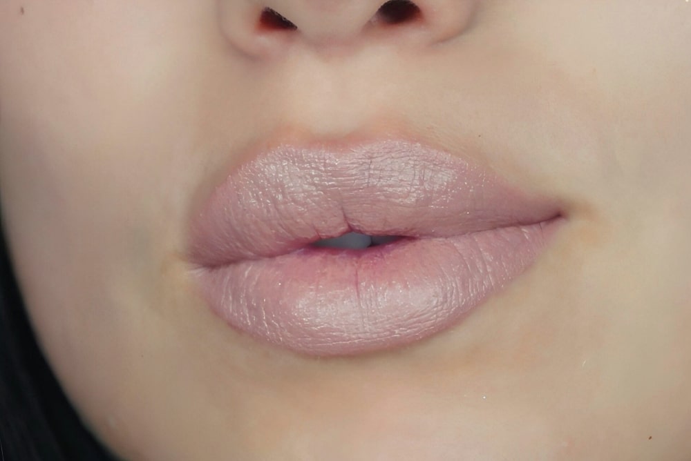 Effortless lipstick Bare