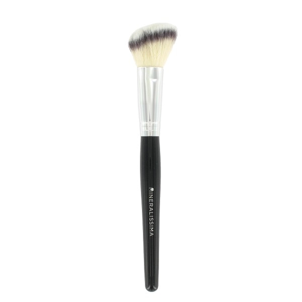 Angled bronzer/contour brush