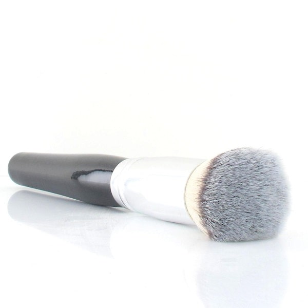 Perfect coverage kabuki brush