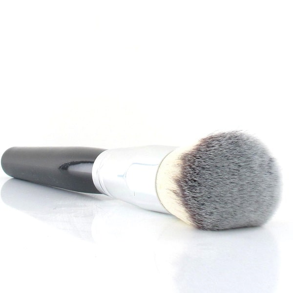 Fluffy powder brush