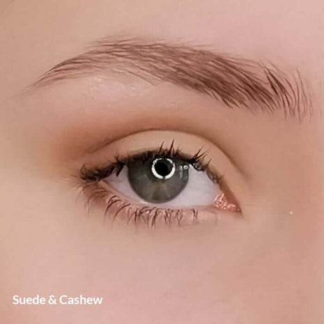 Natürlicher Augenlook mit Suede und Cashew