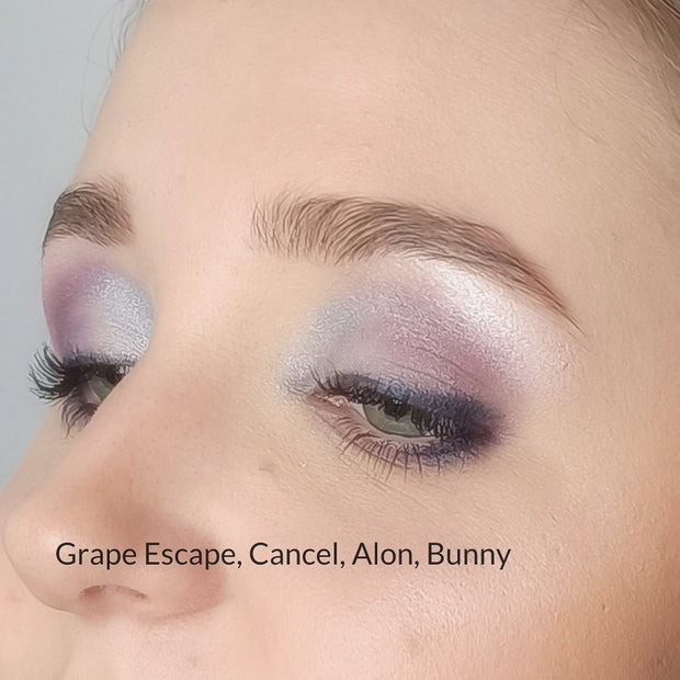 Mineral eyeshadow Grape Escape