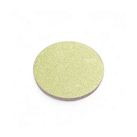 Schimmernder Eyeshadow Pistachio in hellem Grün in der Pfanne