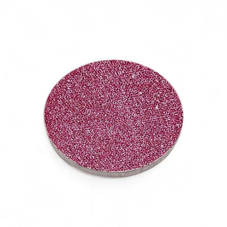 Glitzernder burgunderroter Eyeshadow Ruby in der Pfanne