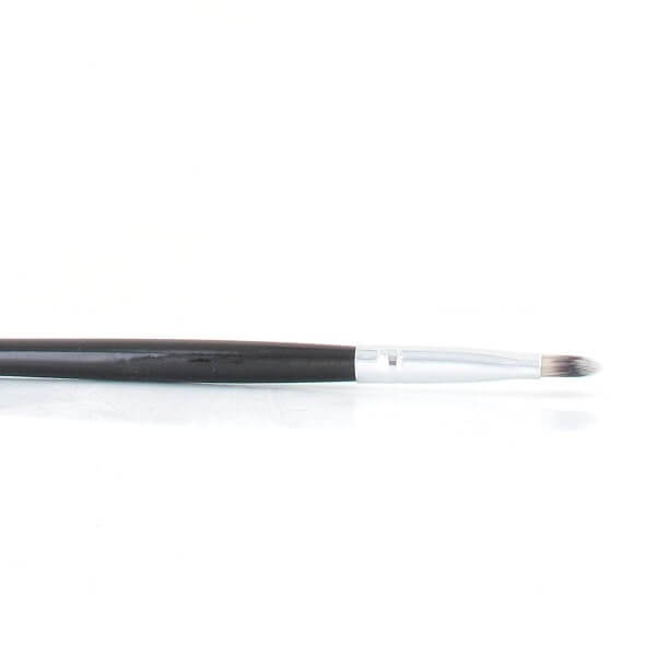 Small flat eyeshadow brush