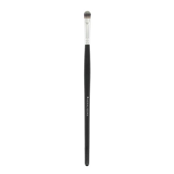 Small flat eyeshadow brush